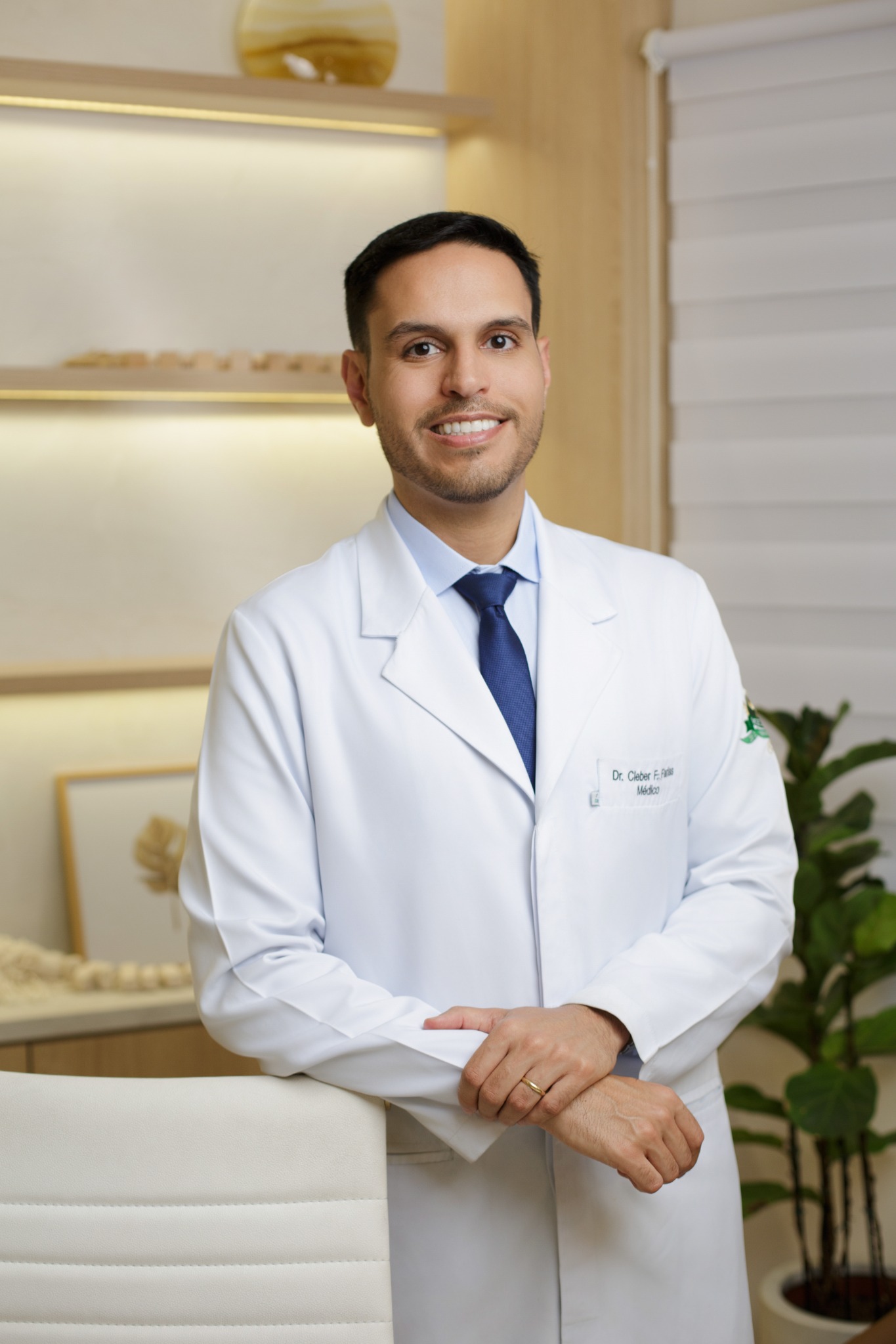Dr. Cléber Farias, oftalmologista especialista em cirurgia de catarata